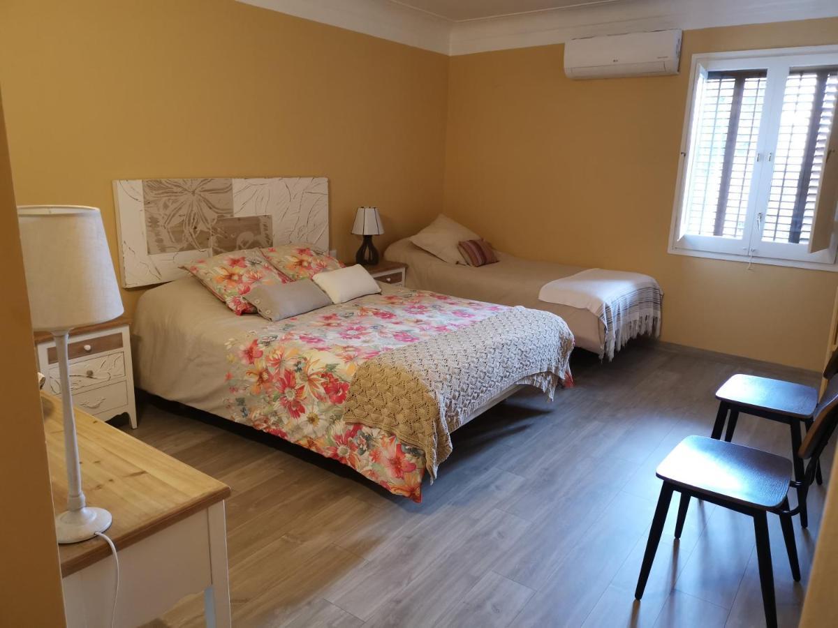 Bed and Breakfast Cal Duran Esparraguera Екстер'єр фото